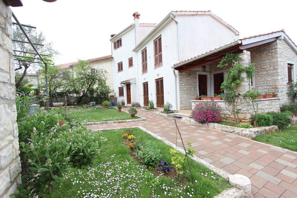 Guest House Liliana Ρόβινι Εξωτερικό φωτογραφία